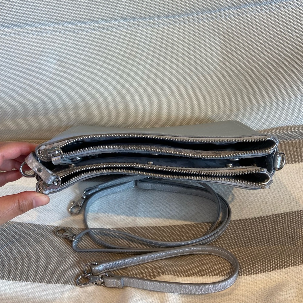Lo & Sons Metallic Silver Crossbody Bag - Picture 3 of 8